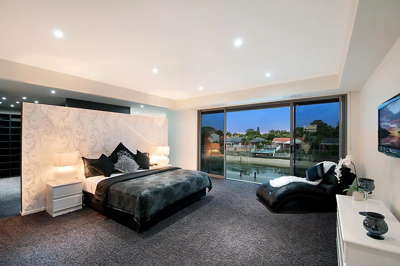 Waterfront Splendour Villa Gold Coast